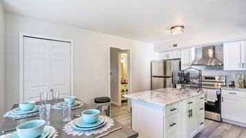 Fridge, microwave, stovetop, dishwasher