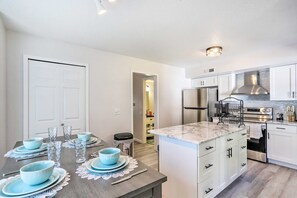 Fridge, microwave, stovetop, dishwasher