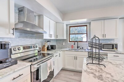 Monthly Toledo Rental Cozy 2BR Near Shops, Garde