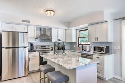 Monthly Toledo Rental Cozy 2BR Near Shops, Garde