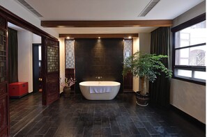 Luxury-Doppelzimmer, Gartenblick | Badezimmer