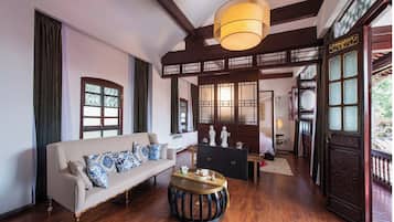 Design Suite, Garden View | Minibar, individually decorated, individually furnished, desk