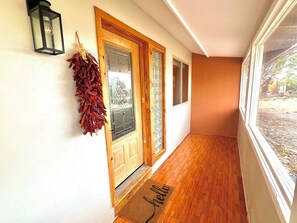 Interior - Spacious 4BR Hondo Mesa Home, Panoramic Mountain Views & Easy Ski Valley Access (Arroyo Hondo)