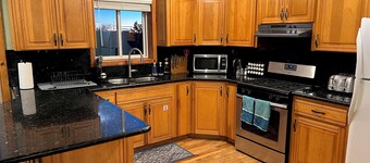 Spacious 4BR Hondo Mesa Home, Panoramic Mountain Views & Easy Ski Valley Access