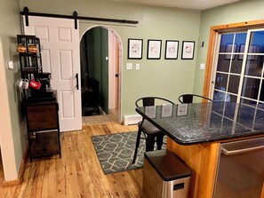 Dining - Spacious 4BR Hondo Mesa Home, Panoramic Mountain Views & Easy Ski Valley Access (Arroyo Hondo)