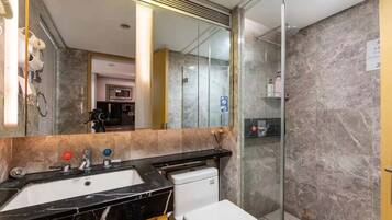 Superior Double Room, City View | Bathroom
