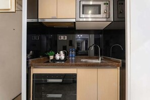 Superior Twin Room, City View | Private kitchenette | Fridge