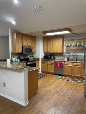 Mikrobølgeovn, ovn, kogeplade, opvaskemaskine