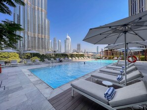 Apartment - Lux 1BR Downtown w Pool Gym Access Burj Views (Dubai)