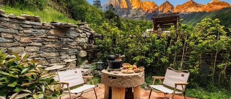 Escritorio, cortinas blackout y wifi gratis