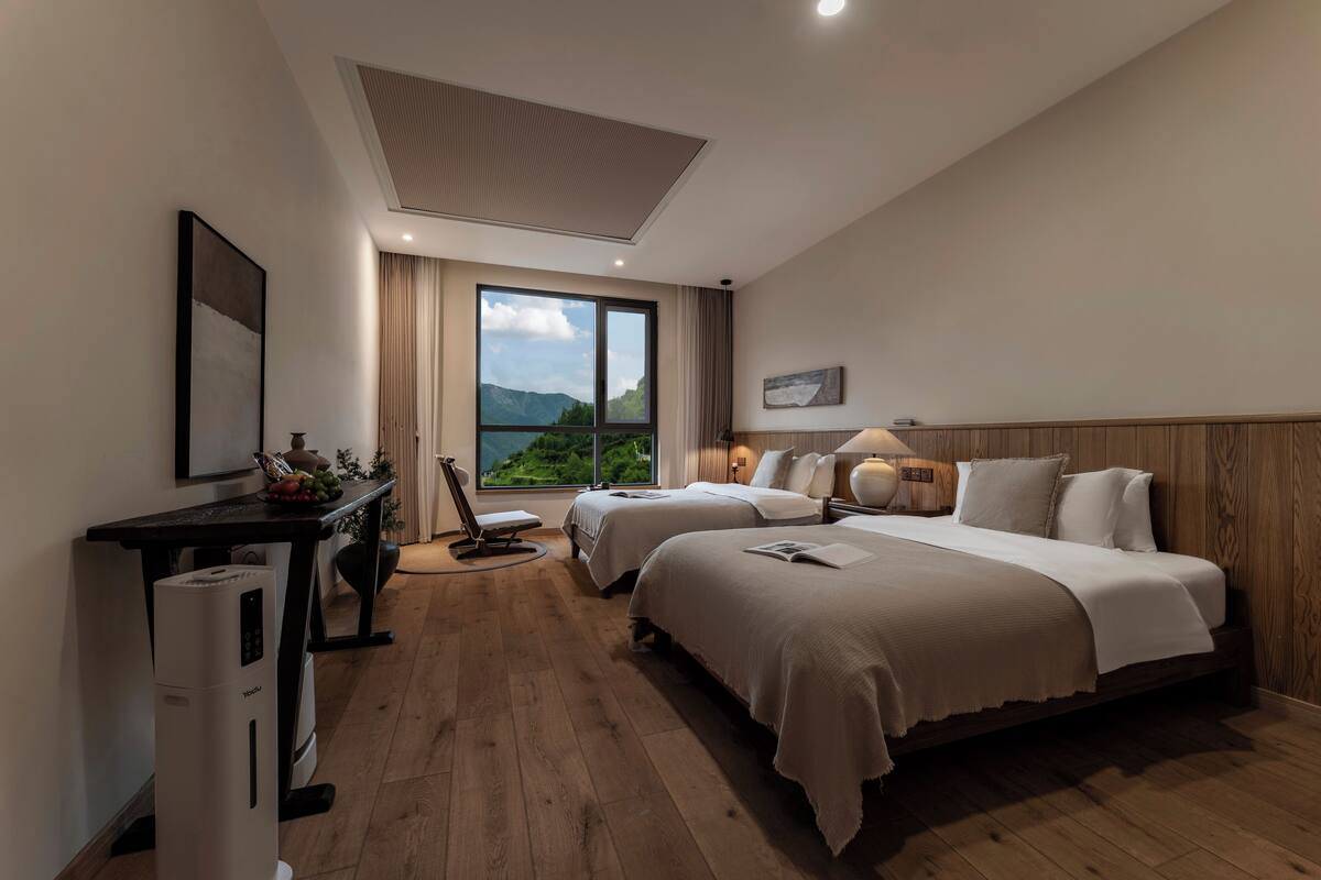 Classic Twin Room | Desk, blackout drapes, free WiFi