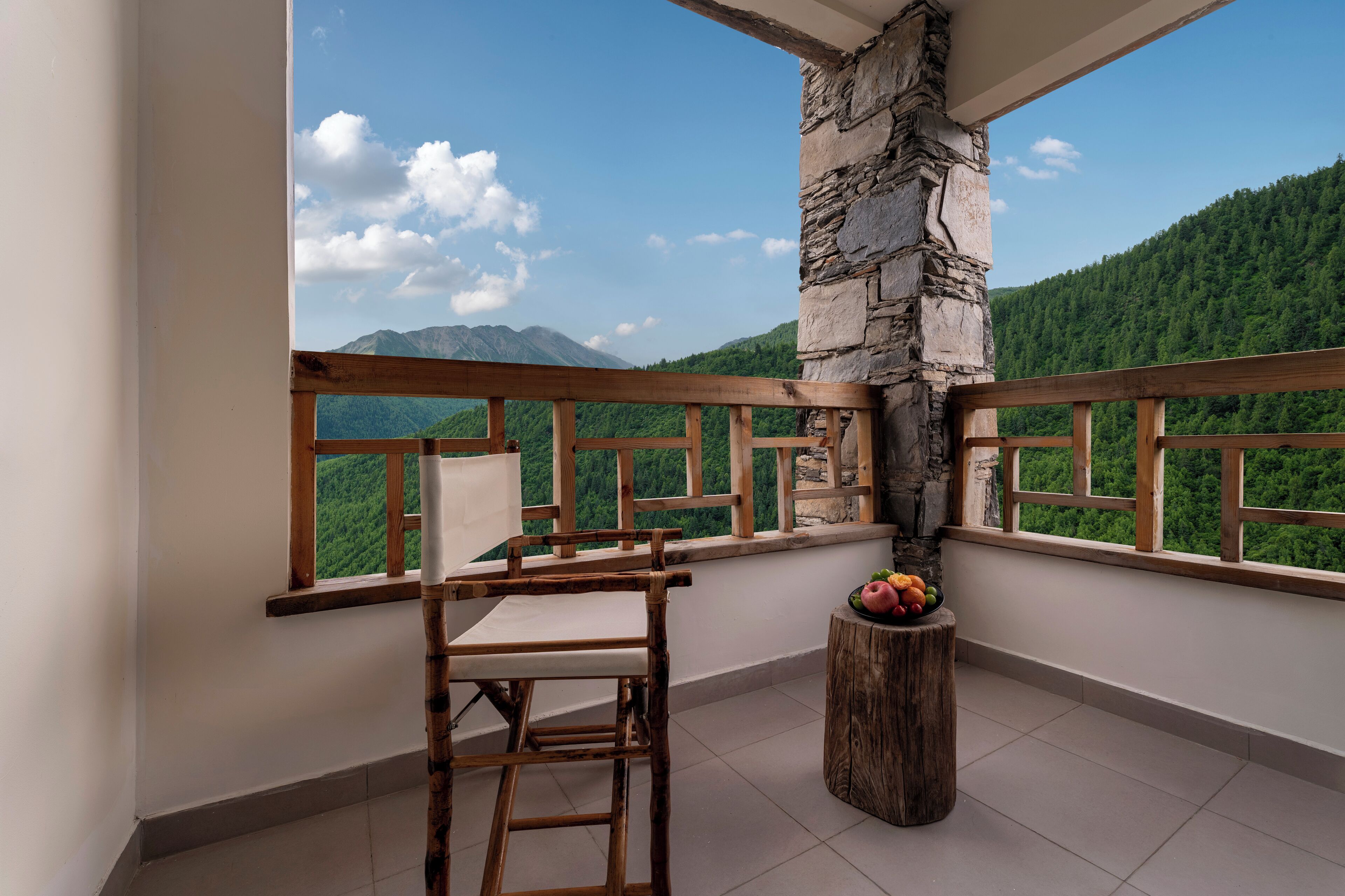 Escritorio, cortinas blackout y wifi gratis 