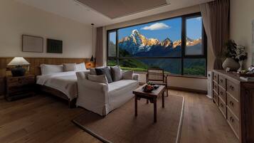 Premier Double Room | Desk, blackout curtains, free WiFi