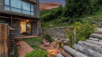 Deluxe Double Room | Courtyard view