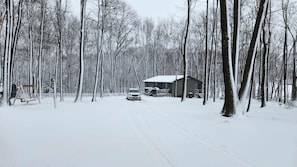 Property grounds - Pup Paradise near Wisp & Deep Creek Lake- Firepit, Pool, Gym, King Bed, Dogs-ok (Friendsville)