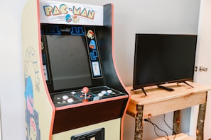 Games room - Pup Paradise near Wisp & Deep Creek Lake- Firepit, Pool, Gym, King Bed, Dogs-ok (Friendsville)