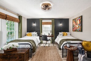 2 Schlafzimmer, Schreibtisch, Bügeleisen/Bügelbrett, kostenloses WLAN