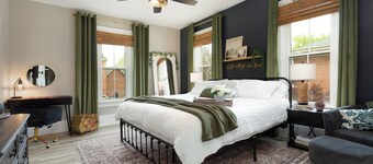 Heritage Haven:Walk to Uptown, Luxe Historic Charm