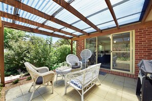 Terrace/patio - 4BR Cottage w/ Firepit & Pool Table (Blackheath)