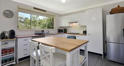 4BR Cottage w/ Firepit & Pool Table