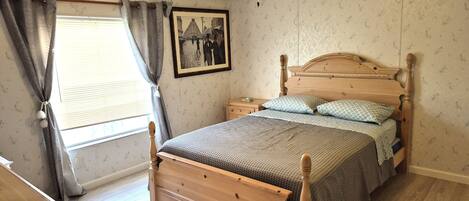 3 室のベッドルーム、アイロン / アイロン台、WiFi、ベッドシーツ