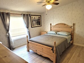 3 bedrooms, iron/ironing board, WiFi, bed sheets