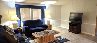 Charming 3-bedroom house with WiFi, AC in wonderful St. Cloud