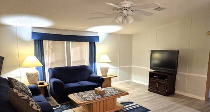 Charming 3-bedroom house with WiFi, AC in wonderful St. Cloud