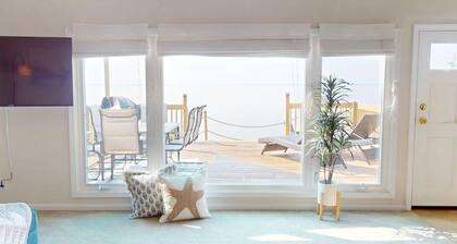 Waterfront 3 Bedroom Cottage w/Sunsets over Sandusky Bay