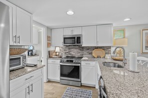 Mikrowelle, Ofen, Herdplatte, Geschirrspüler