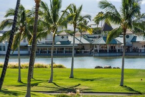 Property grounds - 🏖️Relax & Unwind | Infinity Pool, Spa, BBQ & Concierge | Walk to A-Bay (Waikoloa)