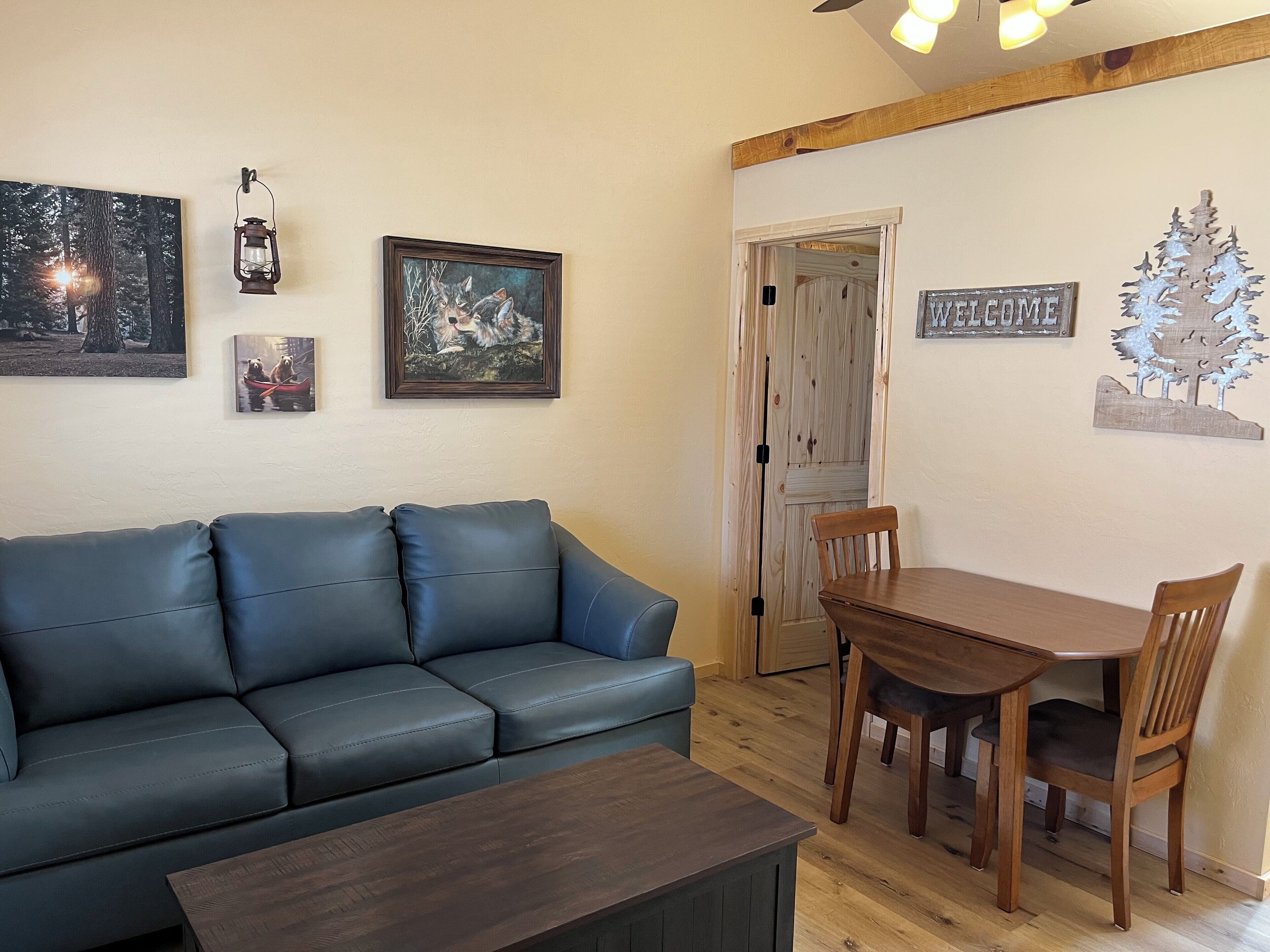 Mountain Peaks Inn, Silver Peak Suite, Downtown Hill City - Hill City, SD