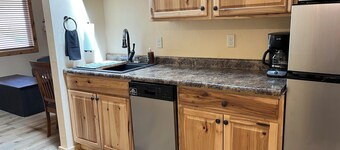 Mountain Peaks Inn, SILVER PEAK SUITE, Downtown Hill City