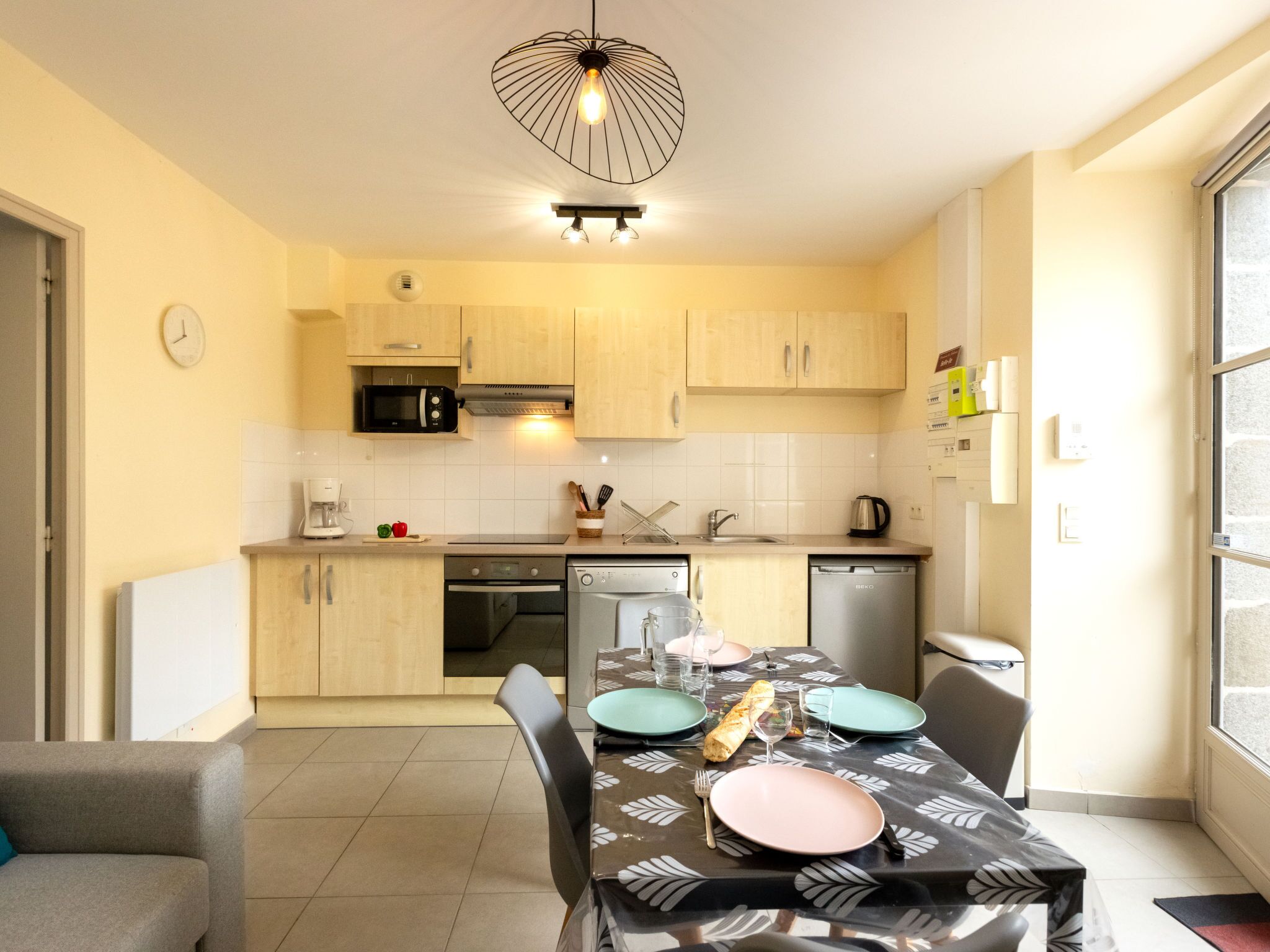 Fridge, microwave, dishwasher, cookware/dishes/utensils