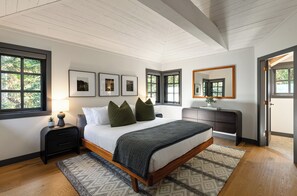 4 bedrooms, desk, iron/ironing board, free WiFi