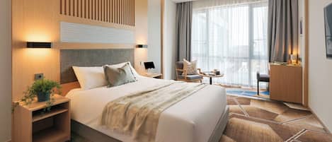 Cortinas blackout, wifi gratis y ropa de cama