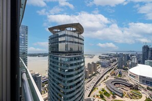 Property grounds - Scandinavian Designer Condo with Balcony (Toronto)