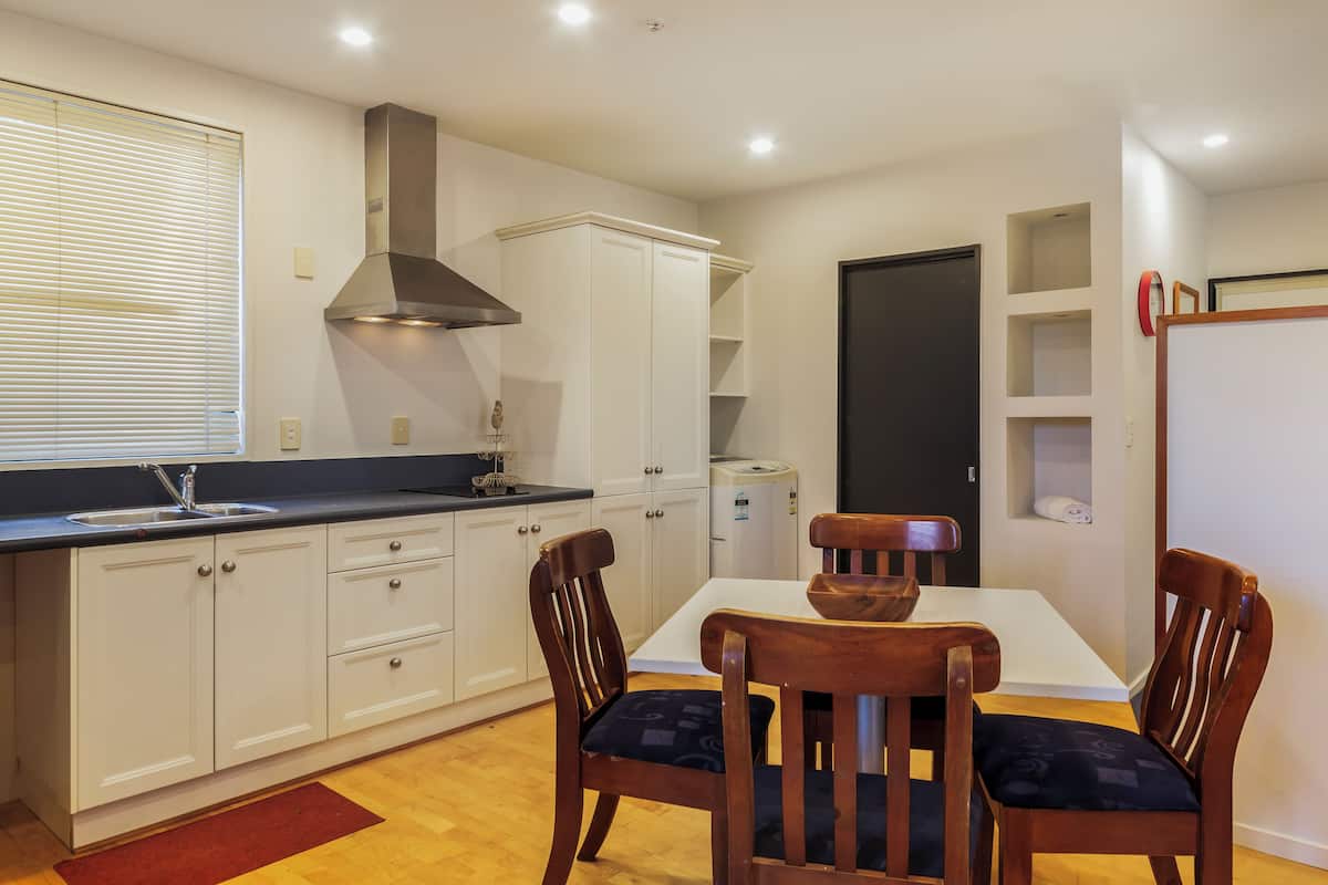 Deluxe Room, Golf View | Private kitchen