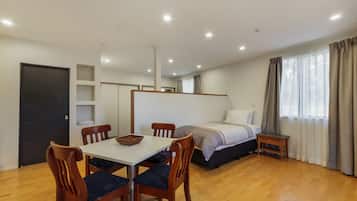 Family Unit | Premium bedding, free WiFi, bed sheets