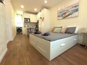 1 室のベッドルーム、アイロン / アイロン台、WiFi (無料)、ベッドシーツ