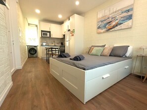 1 habitación, tabla de planchar con plancha, wifi gratis y ropa de cama 