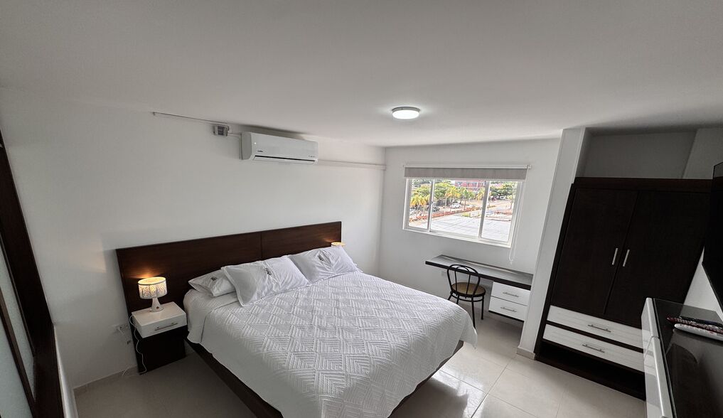 1 habitación, tabla de planchar con plancha, wifi y ropa de cama 