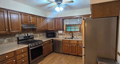 3-bedroom house, Country living 2 minutes from Downtown Ashtabula