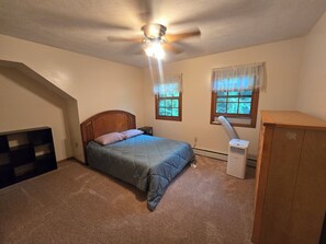 3 habitaciones, tabla de planchar con plancha, wifi y ropa de cama