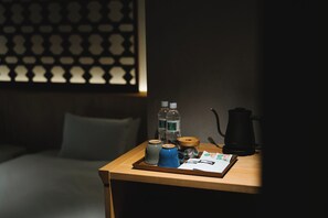 Twin Room, Non Smoking | Iron/ironing board