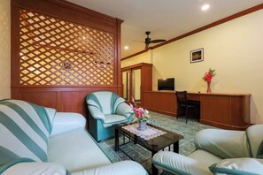 Deluxe Suite, 2 Twin Beds, Garden View | In-room safe, free WiFi, bed sheets - The Gold-Digger's Resort (Sa Khu)