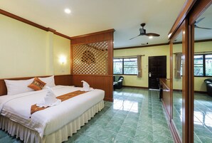 Deluxe Suite, 1 King Bed, Garden View | In-room safe, free WiFi, bed sheets