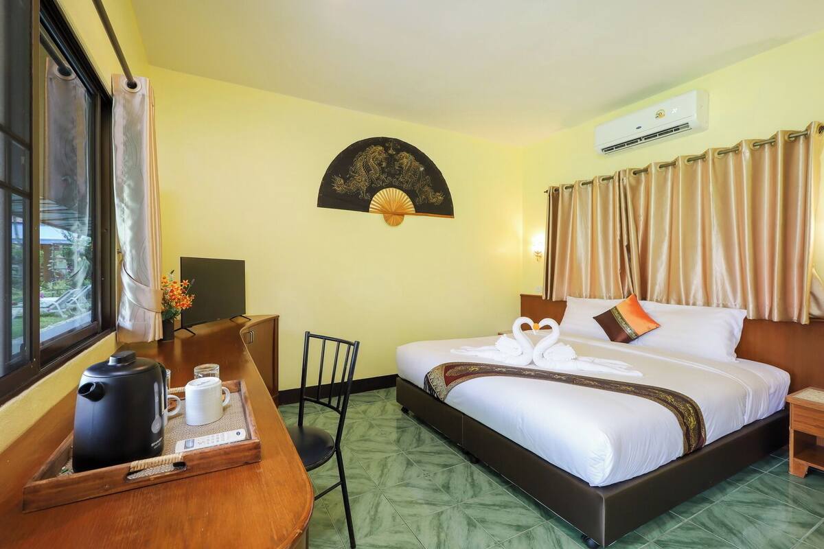 Deluxe Room, 1 King Bed, Garden View | In-room safe, free WiFi, bed sheets