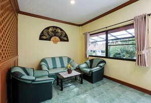Living area - The Gold-Digger's Resort (Sa Khu)