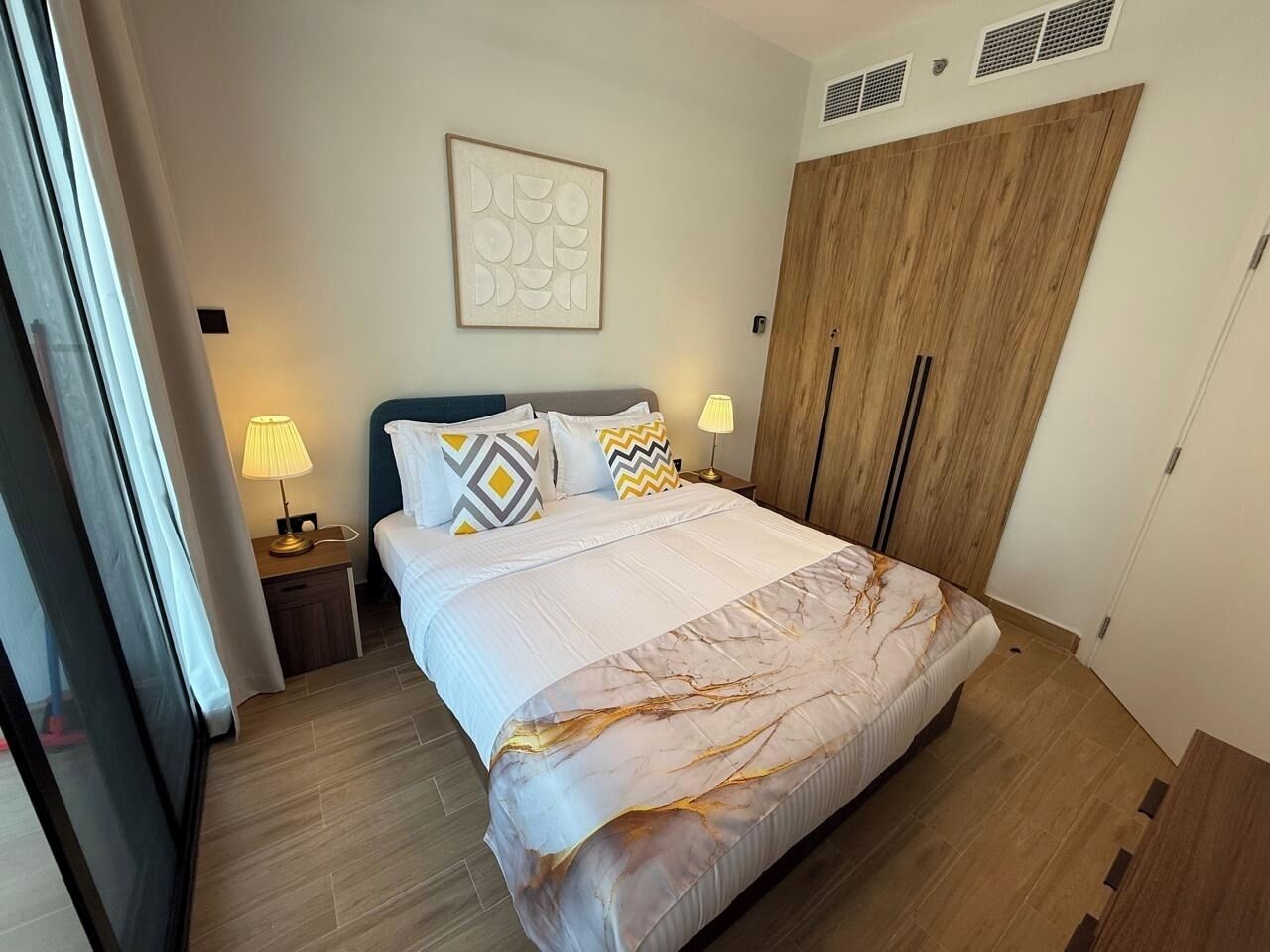 1 slaapkamer, een strijkplank/strijkijzer, wifi, beddengoed